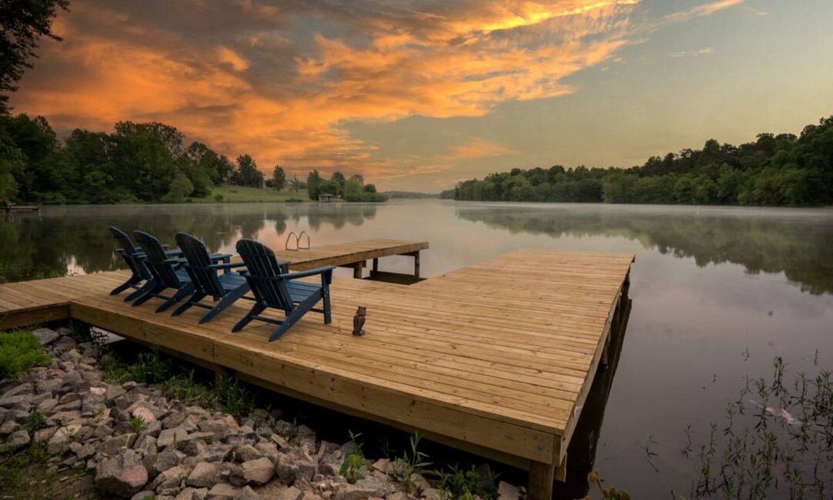Louisa House | NEW 3BR+Loft, Lakefront, Dock, Firepit, Kayaks