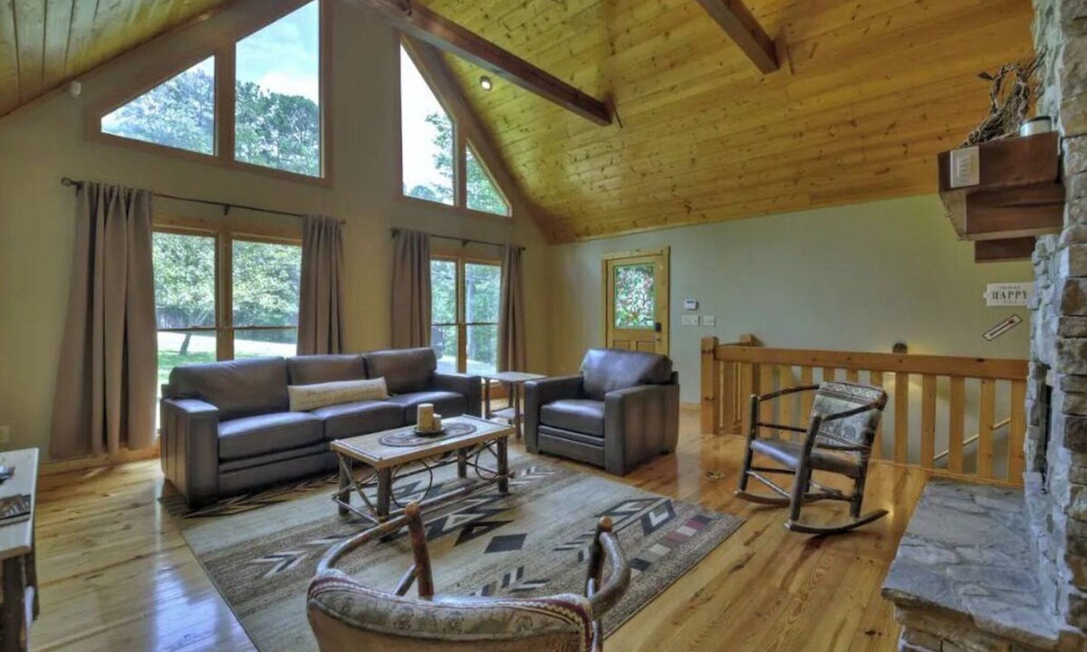 Eagle Mountain Cabin | ✴︎New ✴︎ Hot Tub✴︎ Game Room✴︎ Pet Friendly
