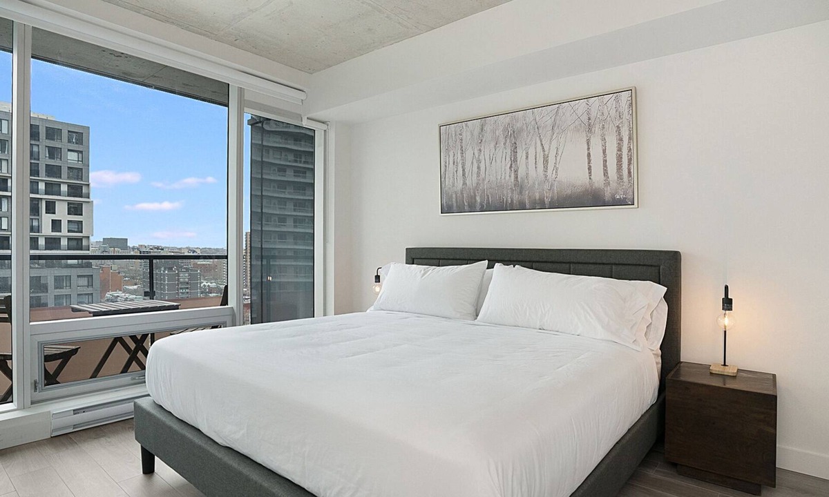 Quartier des Spectacles Apartment | New Luxury Unit in Heart of MTL 906 | Metro access