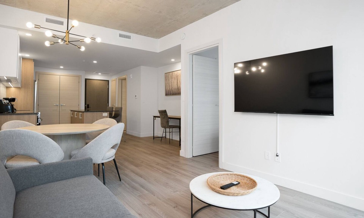 Quartier des Spectacles Apartment | New Luxury Unit in Heart of MTL 811 | Metro access