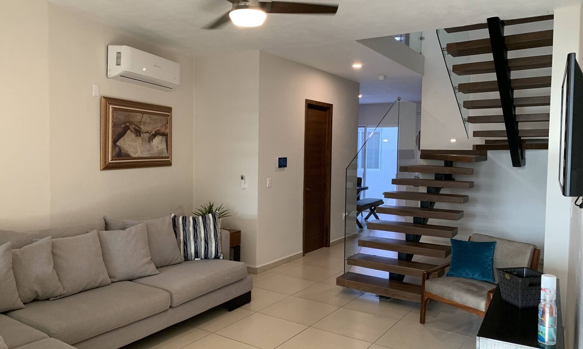 Zapotlanejo House | New modern home with parking onsite. Walking disctance from the center plaza
