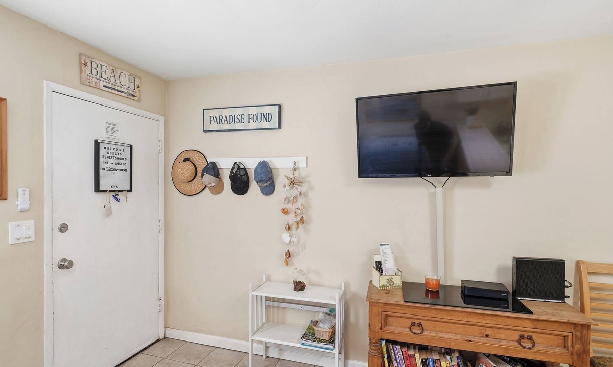 Carpinteria Condo | NEW! Steps to Beach! 1-bedroom Full Condo
