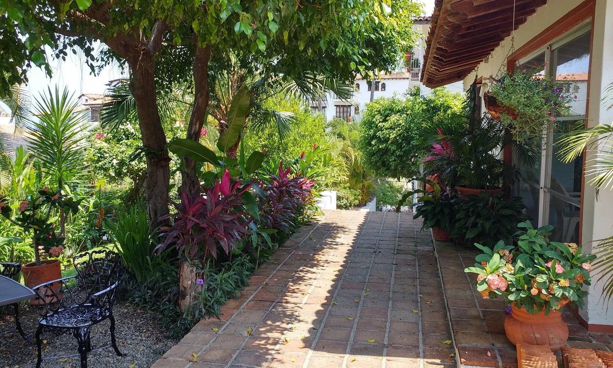 Romantic Zone Apartment | Newly Listed Amazing, Serene resort with Beautiful Sunsets & Blue Waters
