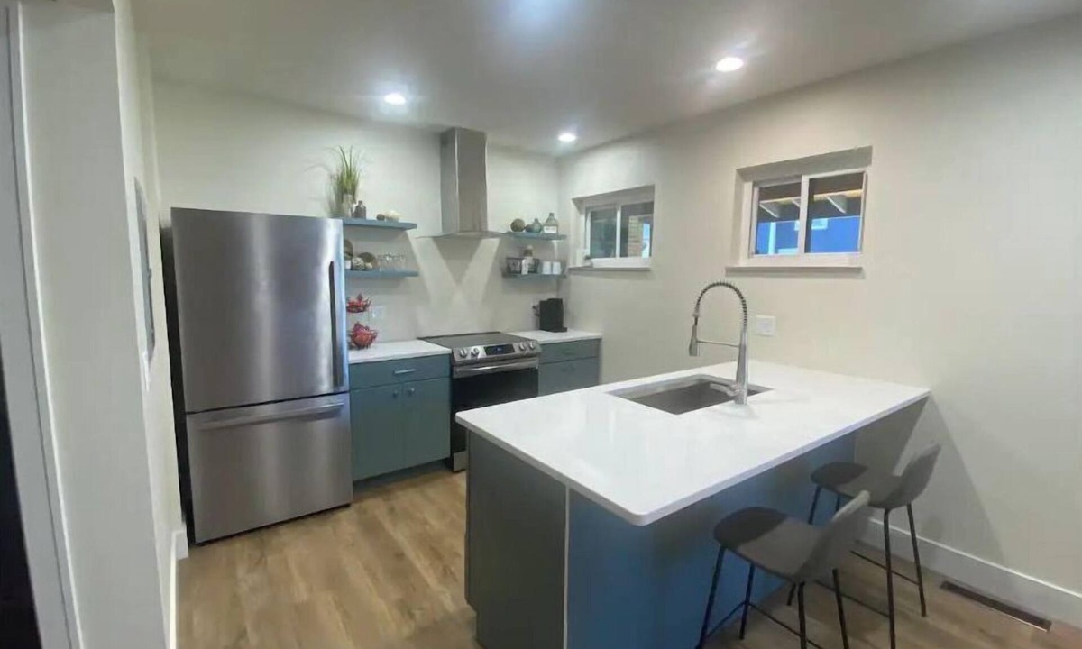 Tiffin Apartment | Newly Remolded! Near Downtown. 1 King bed