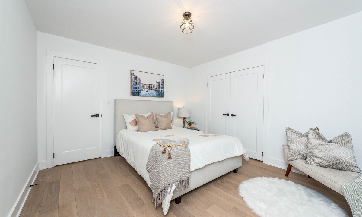 Richview House | Newly renovated 4 Rooms and 3 Baths Suite w/Parking by Pearson Airport