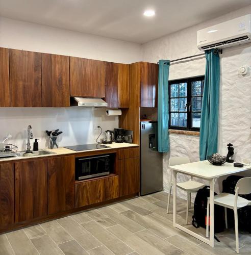 Alta Vista Apartment | Newly Renovated Studio B2 with Patio Sleeps 2