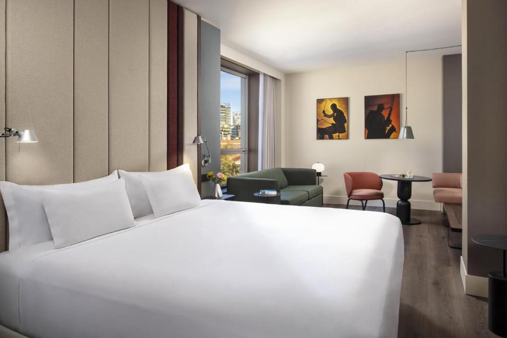 El Parc i la Llacuna del Poblenou Hotel | NH Barcelona Diagonal Poblenou