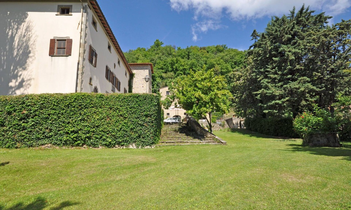Capolona Apartment | Nice apartment for 2 guests with pool, WIFI, TV, panoramic view and parking, close to Arezzo