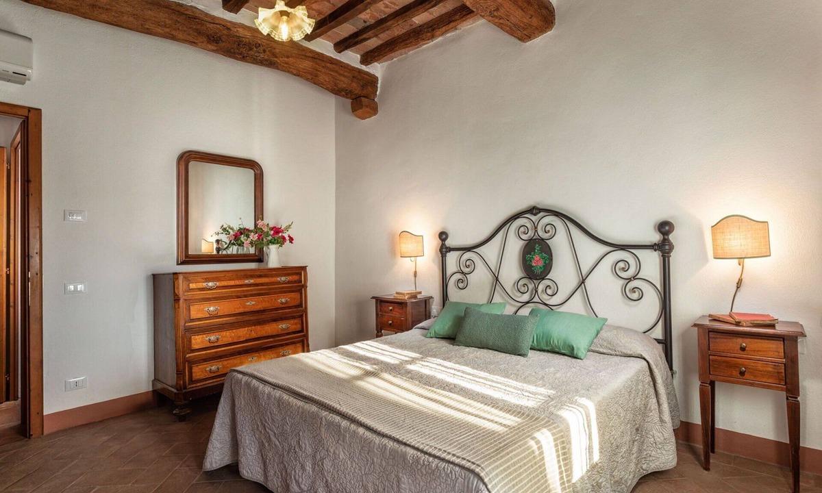 Tavarnelle Val di Pesa Apartment | Nice apartment with pool, WIFI, A/C, TV, pets allowed and panoramic view, close to Greve In Chia.