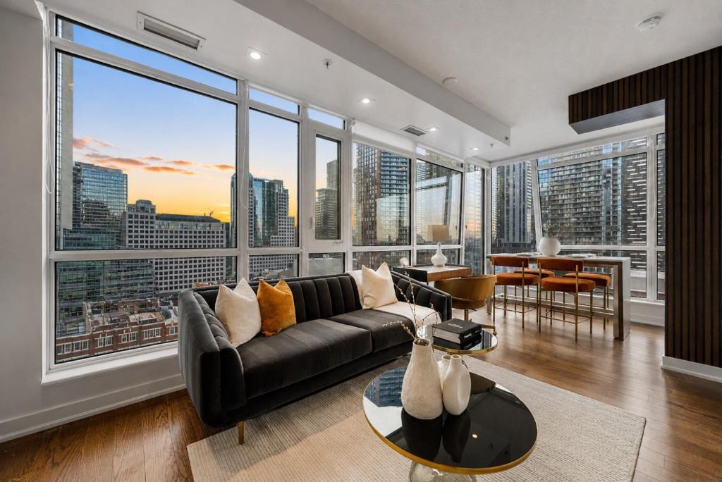 Downtown Toronto Apartment | NoMad Suites - Toronto's Entertainment District
