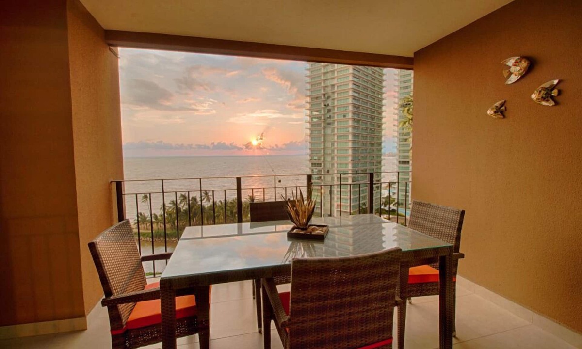 South Hotel Zone Condo | Ocean & Mtn View Condo | Pools, Gym, Two Balconies