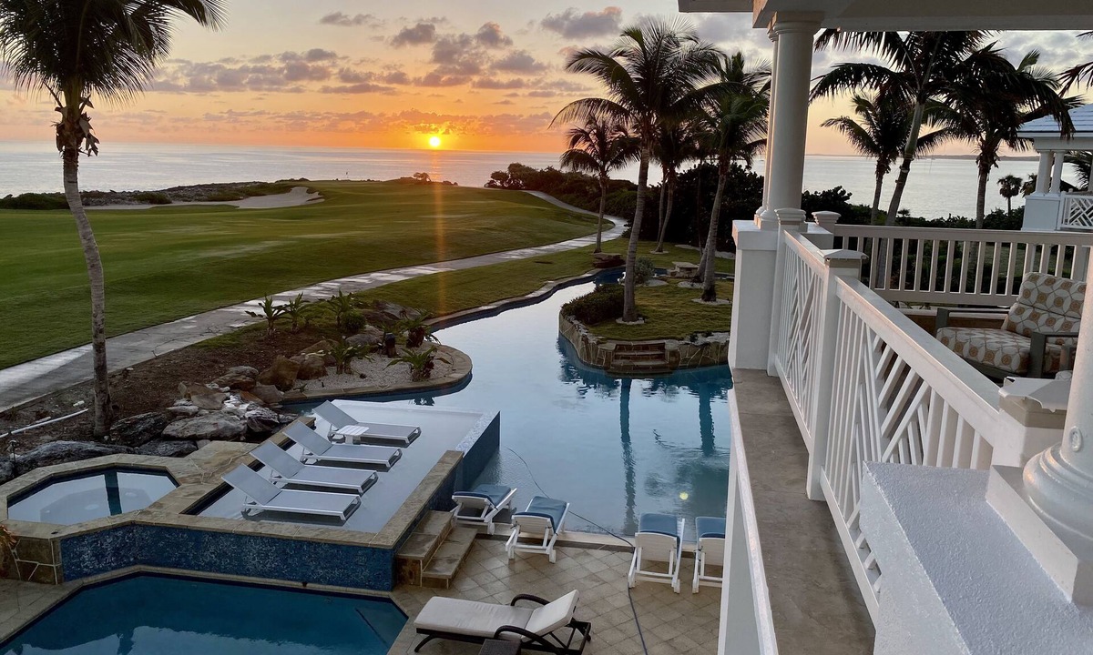 Rokers Point House | Oceanfront Home in Exuma w optional guest house