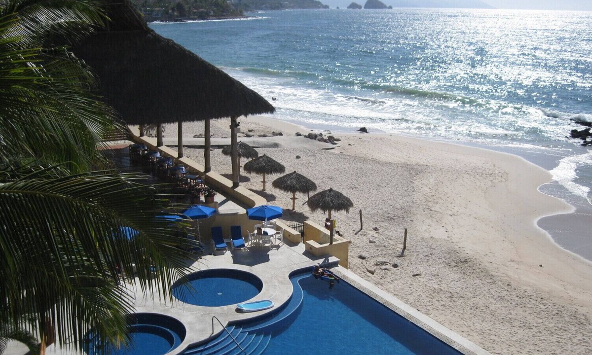 South Shore Hotel Area Condo | Oceanfront Luxury Condo - Exclusive South Shore