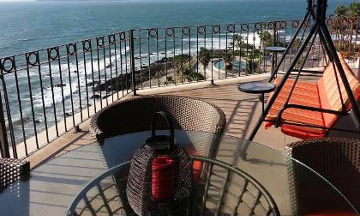 Balcones de Loma Linda Condo | Oceanfront Sunsets from 7th Floor Balcony! CENTRO AREA
