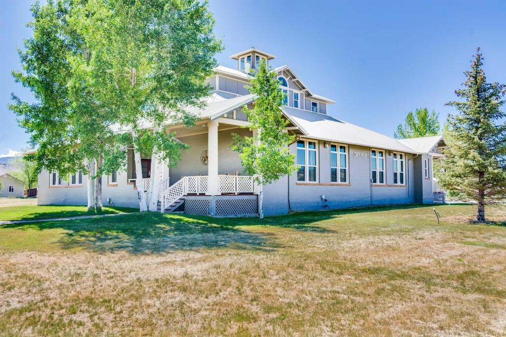 Vernal Cabin | Old School Lodge