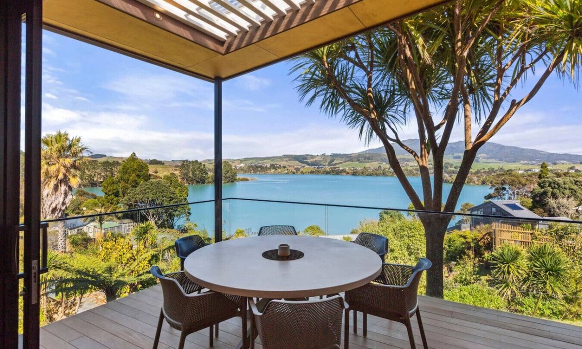 Raglan House | On Point House Luxury Design Water Views