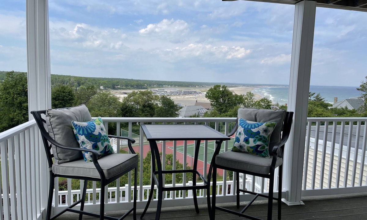Ogunquit Condo | One bedroom third floor unit at The Lookout