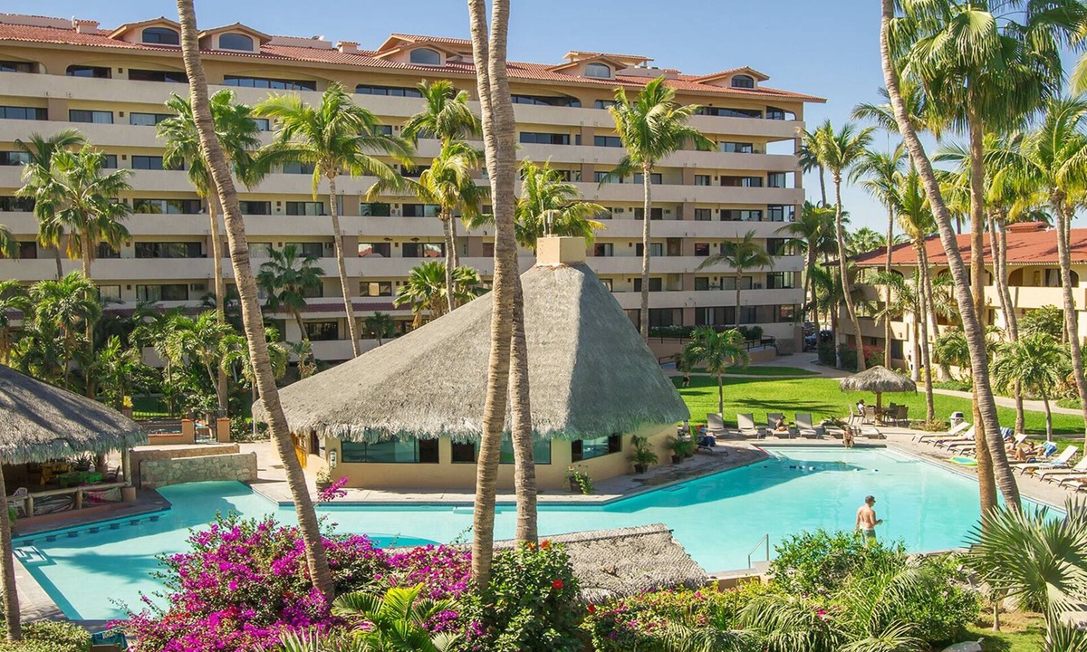 El Medano Ejidal Condo | one block to medano beach , 2 blocks to the Cabo Marina & Downtown Cabo