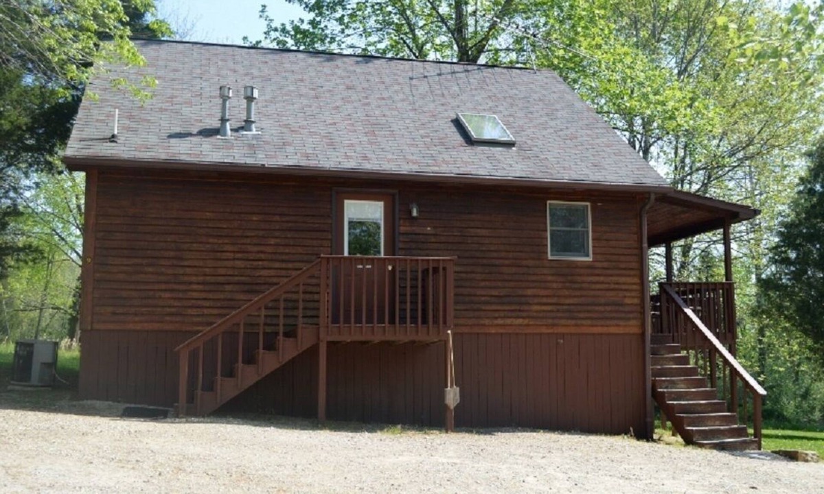 Eckerty Cabin | Optimum Cabin 9 with Jacuzzi and HOT TUB on Patoka Lake in Southern Indiana