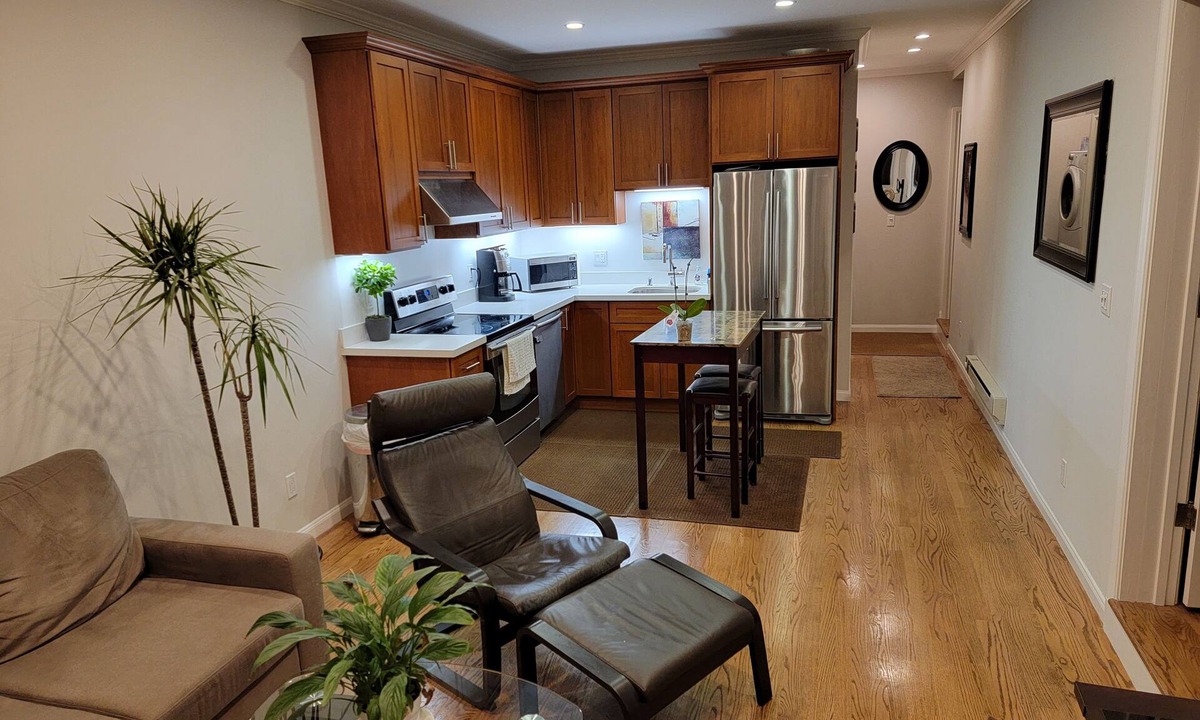 Pacific Heights Condo | Pacific Heights 2BR/1BA
