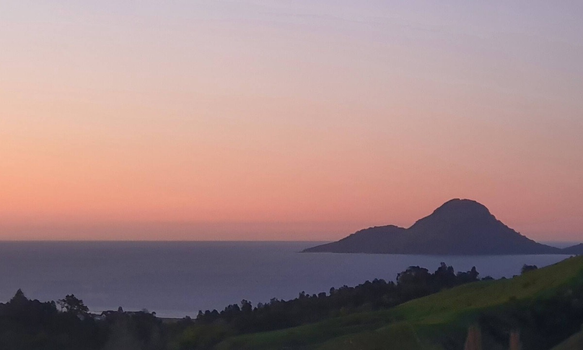 Whakatane District House | Panoramic sea views