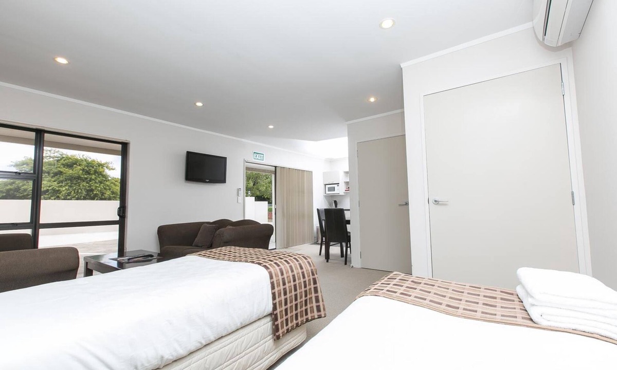 Pukekohe Hotel | Parkview Motor Inn, Pukekohe