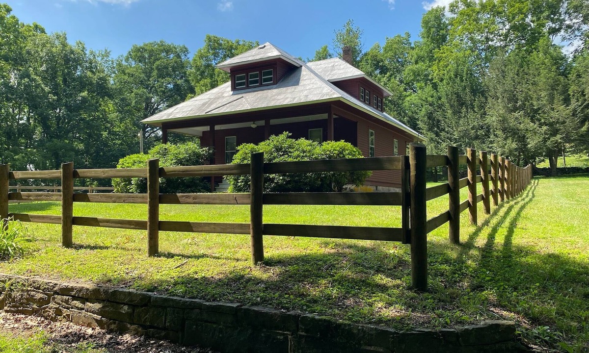 Ballard House | Peaceful, affordable cottage perfect for your next mountain getaway