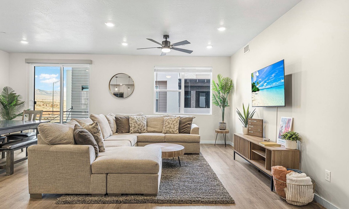 St. George Condo | Pearl of Dixie: Desert Color Lagoon + Beaches