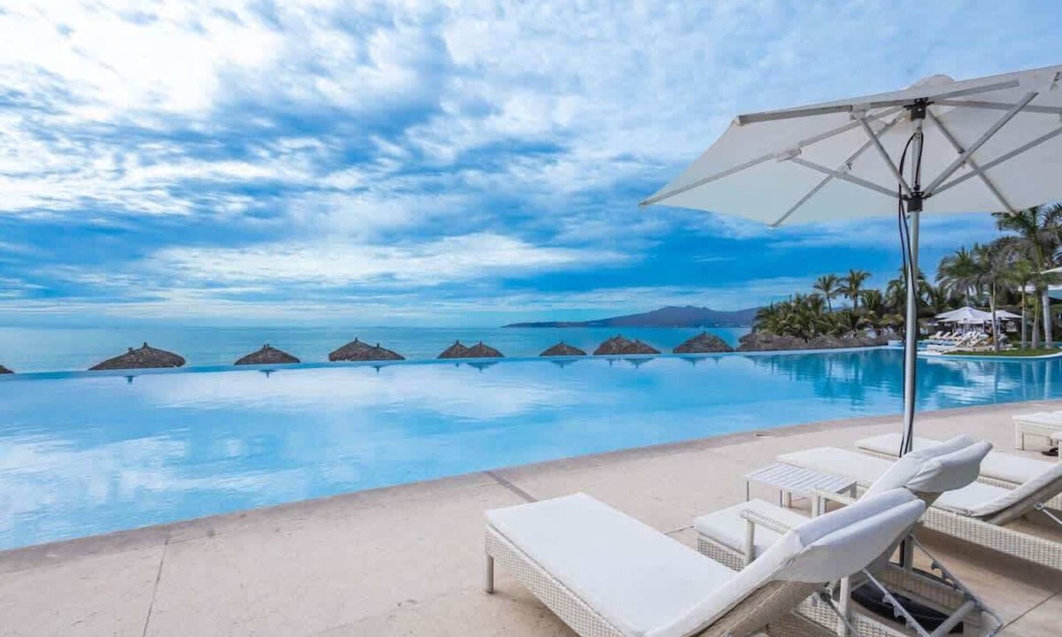 Flamingos Apartment | Peninsula Deluxe Resort, 4 BR, Great Ocean Views, Great amenities