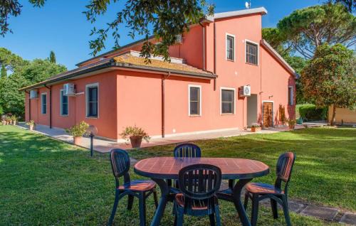 Roccastrada Apartment | Pet Friendly Apartment In Roccastrada With Wifi