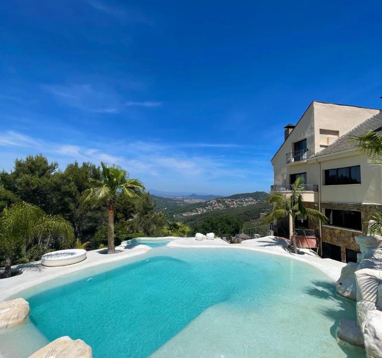 Torrelles de Llobregat Hotel | Petit Mirador