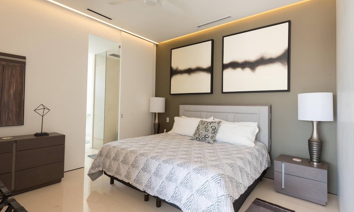 Ocean Zona Roman | Romantic Zone