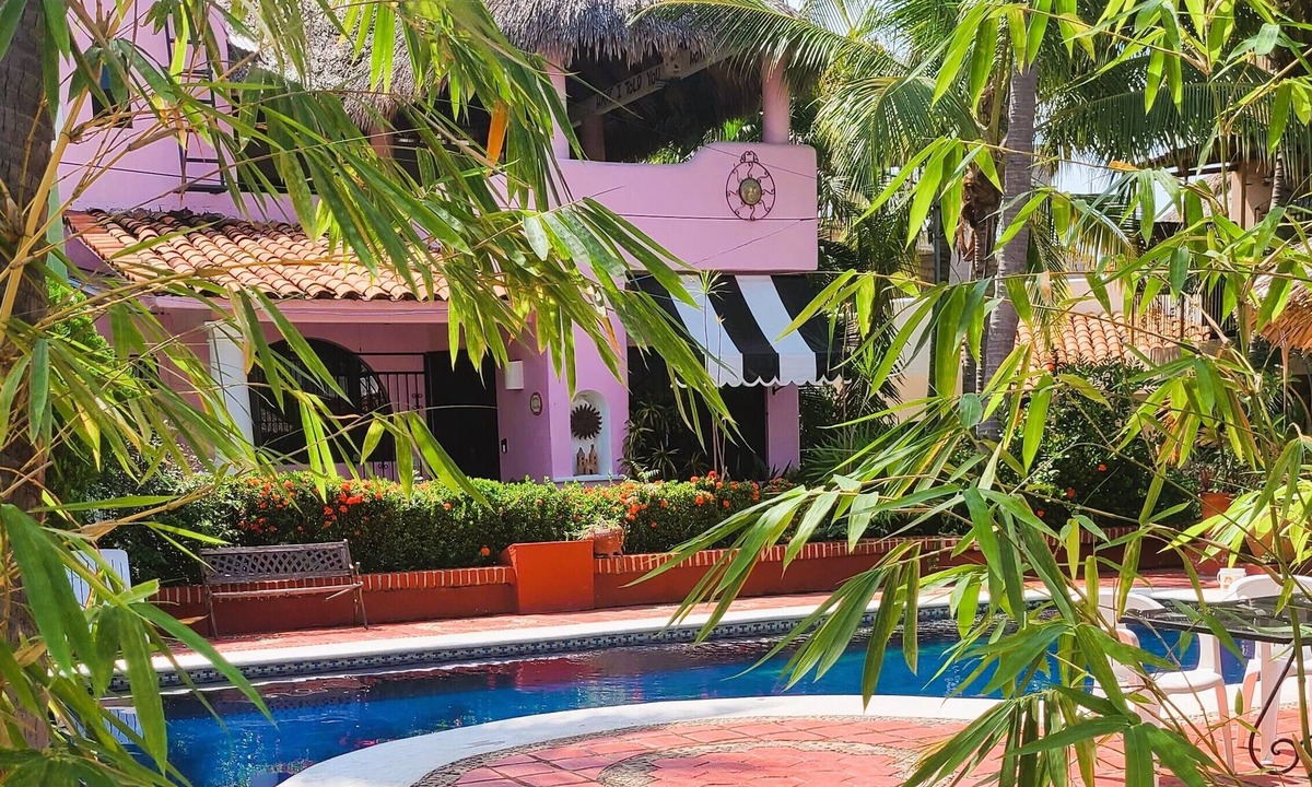 Hidalgo House | Pool and Oceanview 3bdrm house Steps to Manzanillo Beach