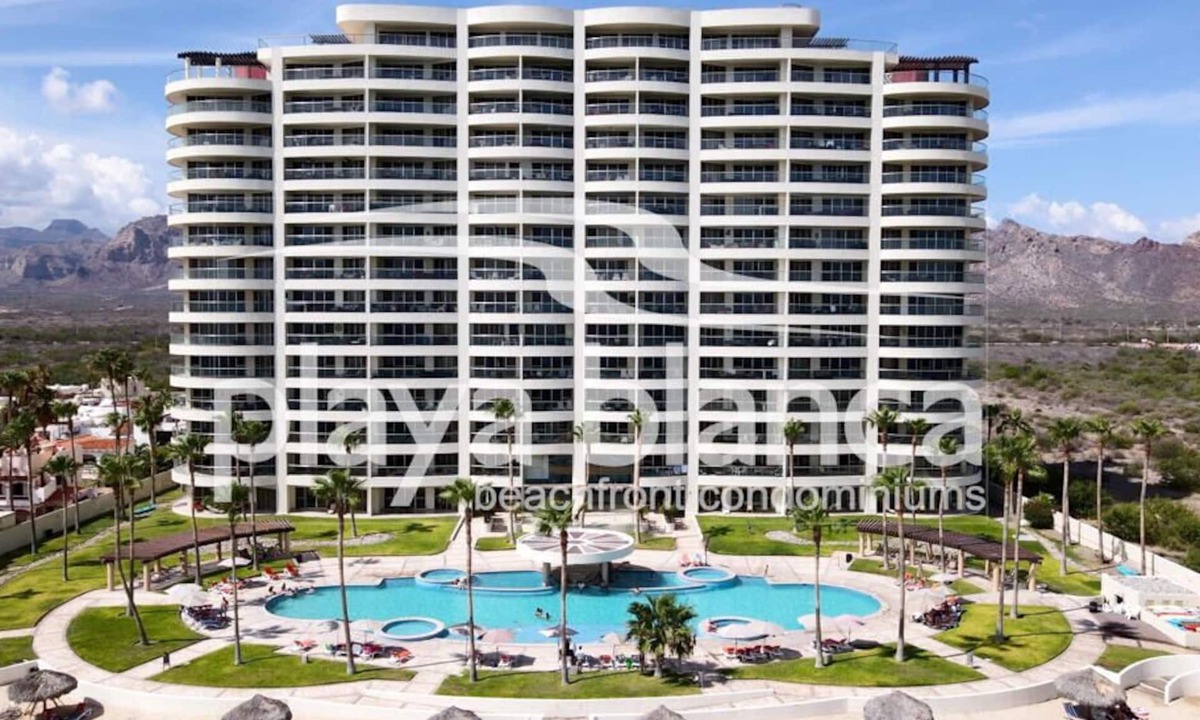 San Carlos Condo | Premier Playa Blanca Condo 406: 1BR,1.5BA,Beachfront,Ocean View, Hotel Services