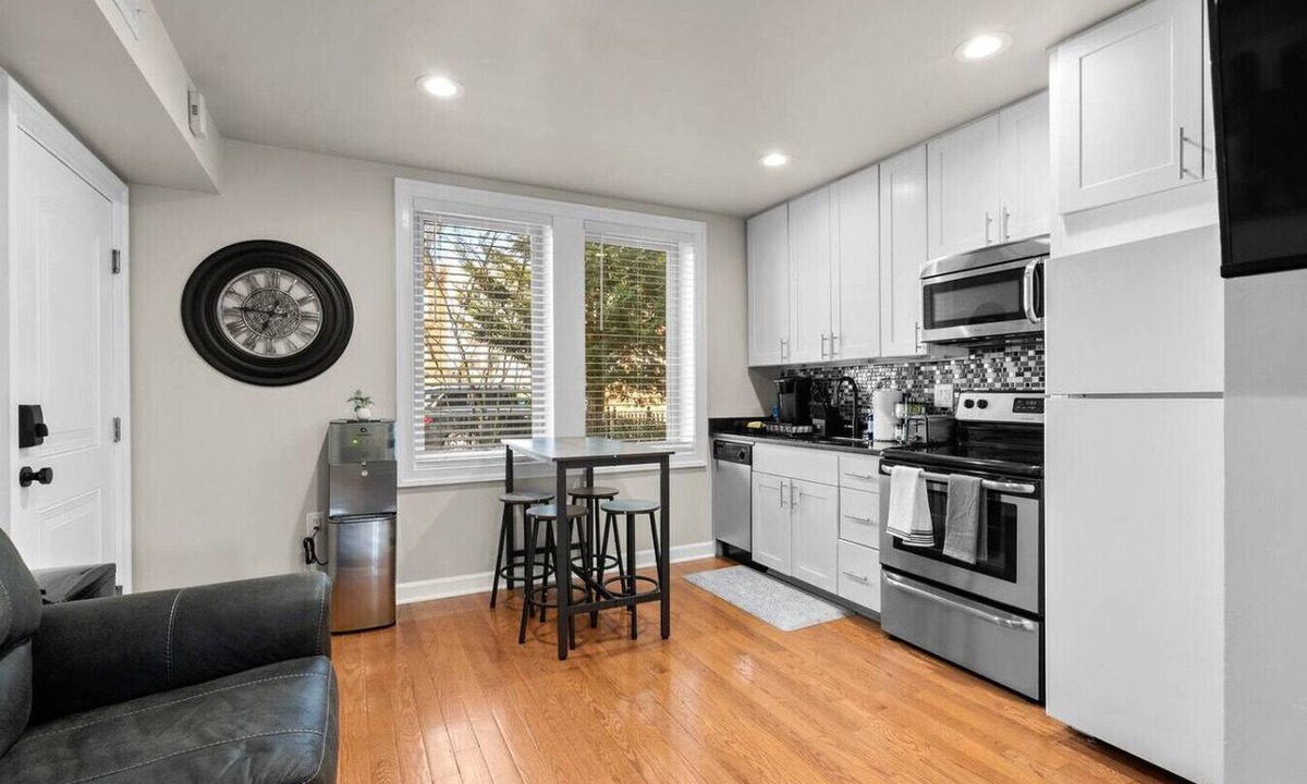Northeast Hotel | Private City Condo+ 2BD+1Bath+Free Street Parking