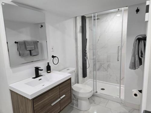 Longueuil Apartment | Private Entry-Modern & Bright Longueuil Suite