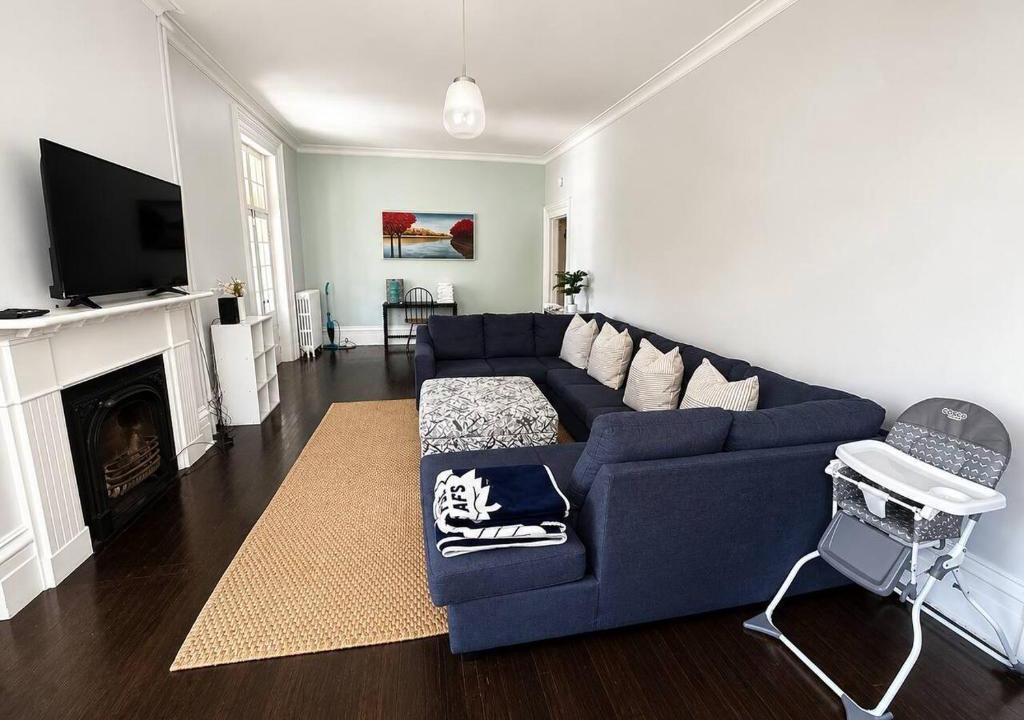 Cobourg House | Private Pool Retreat 6BR 3.5 BA BBQ and Firepit