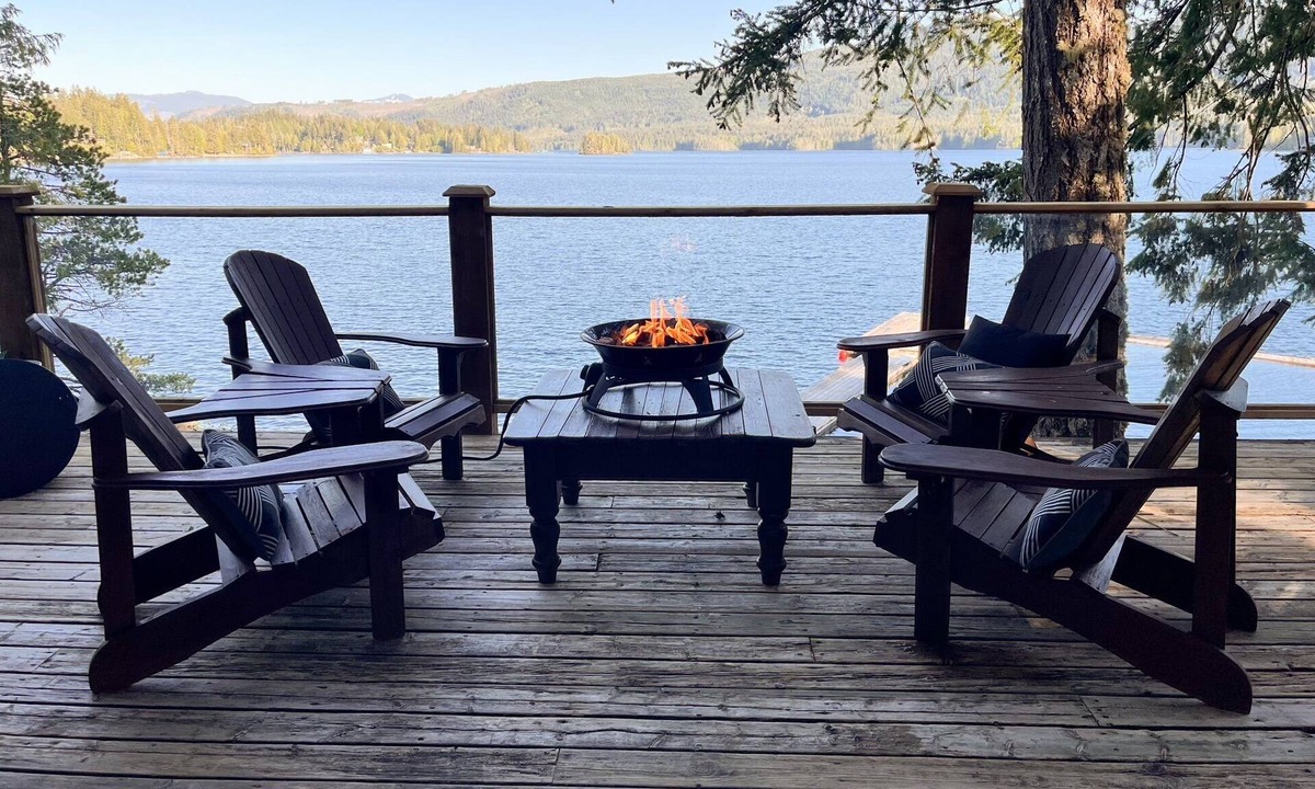 Sproat Lake Cottage | Private Waterfront Lakehouse on Sproat Lake. Quiet and Serene, Easy Access.