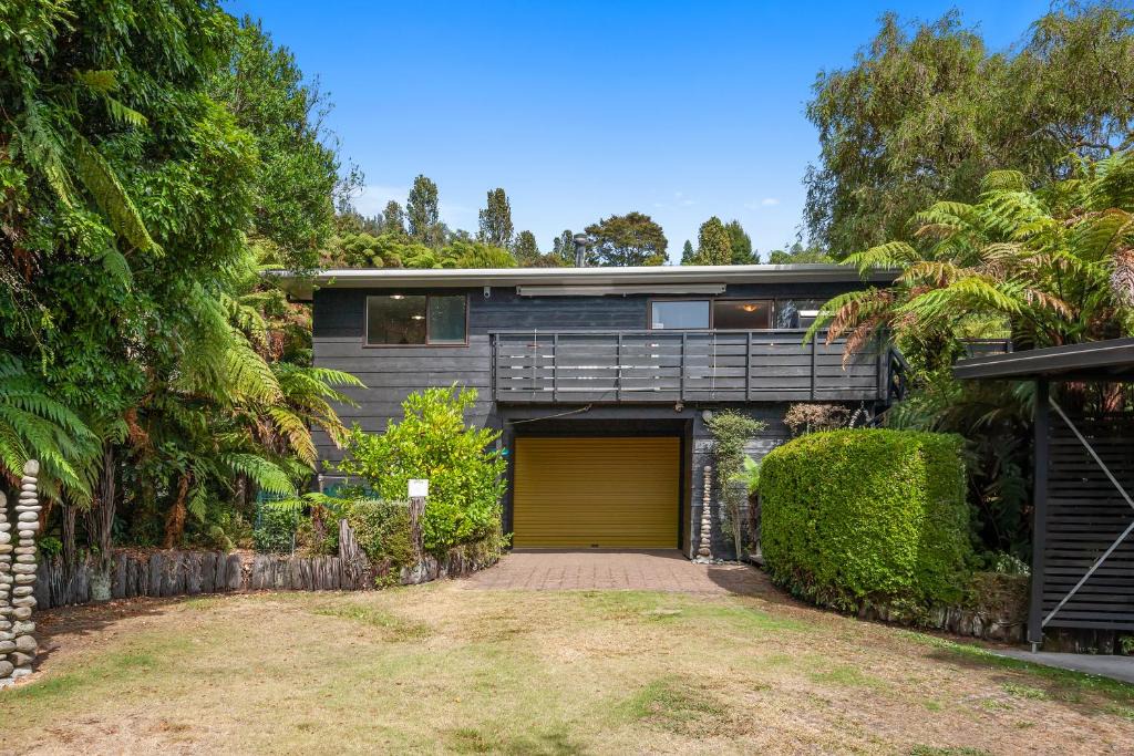 Pukawa House | Pukawa Bay Bach - Fernside