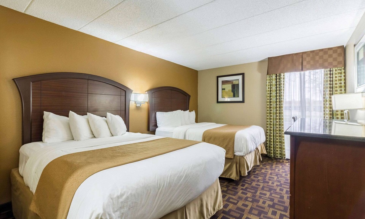 Arden Hills Hotel | Quality Inn & Suites Arden Hills - Saint Paul North