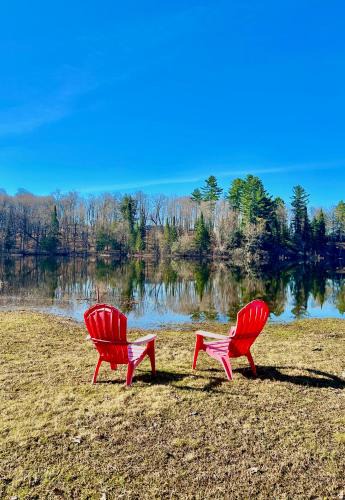 Magnetawan Hotel | Quiet Bay Lakeside Escape