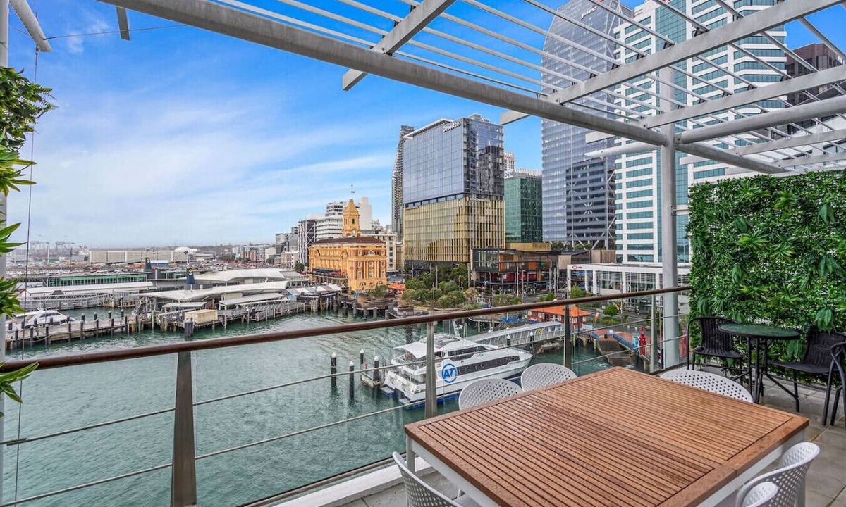 Auckland Central Business District Apartment | QV Stays Waterfront Getaway