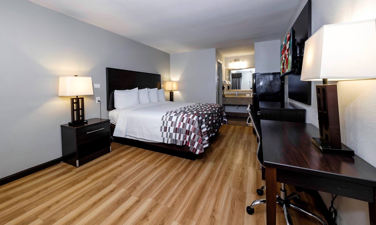 Arlington Hotel | Red Roof Inn Arlington - Entertainment District