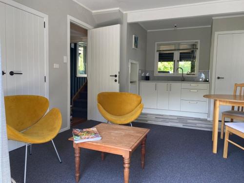 Thames Apartment | Relax in the Garden Suite