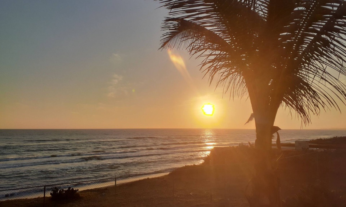 Emerald Coast House | Relax with the whole family at this peaceful place to stay.n