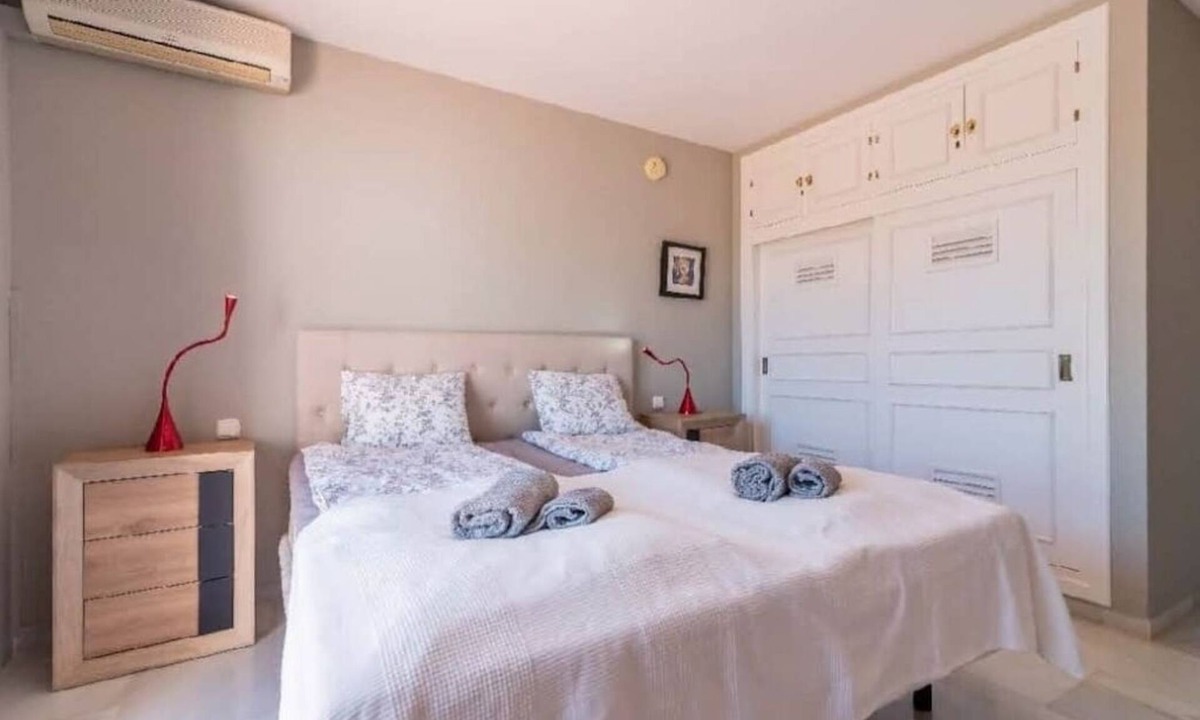 Elviria Ski Chalet | RESIDENCIAL LOS IRIS 4