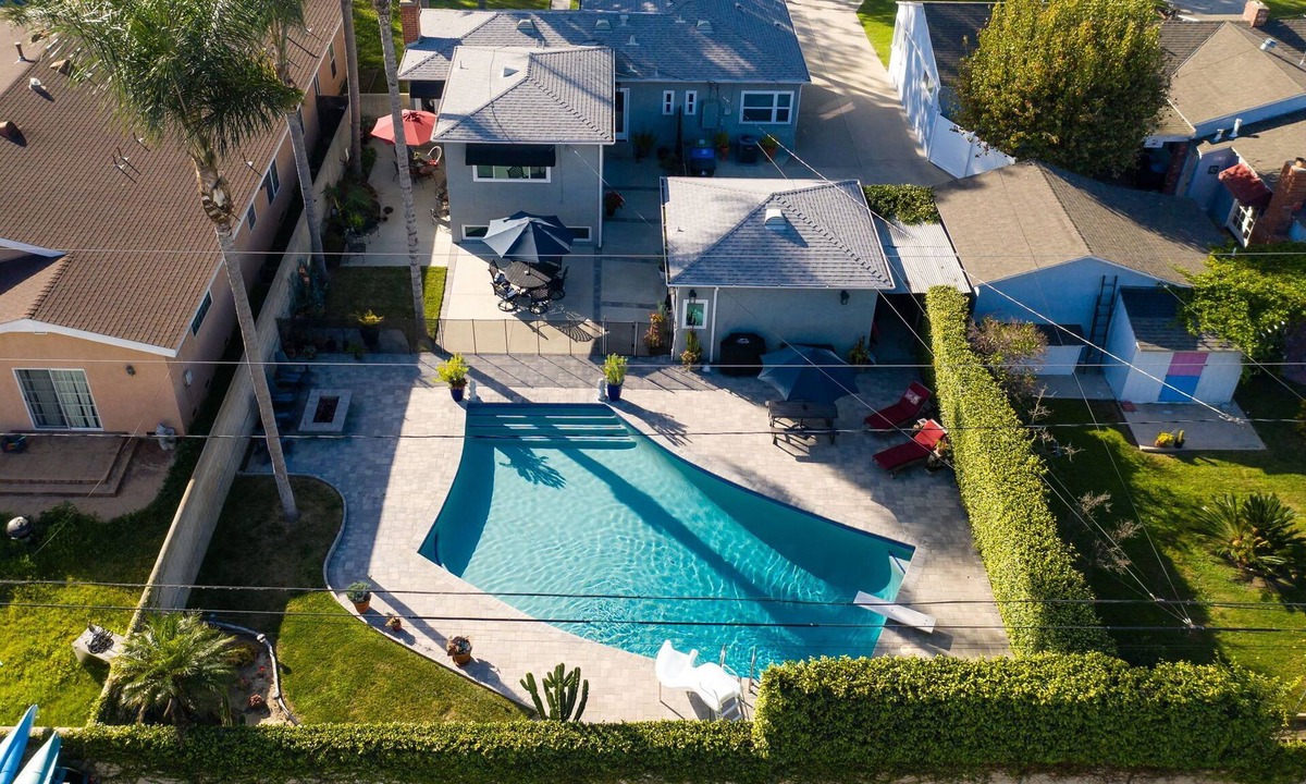 Lakewood Village House | Resort-Style Pool with Slide and Diving Board 3BR
