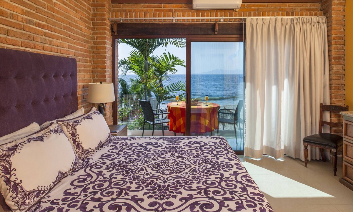 Los Muertos Beach | Romantic Zone