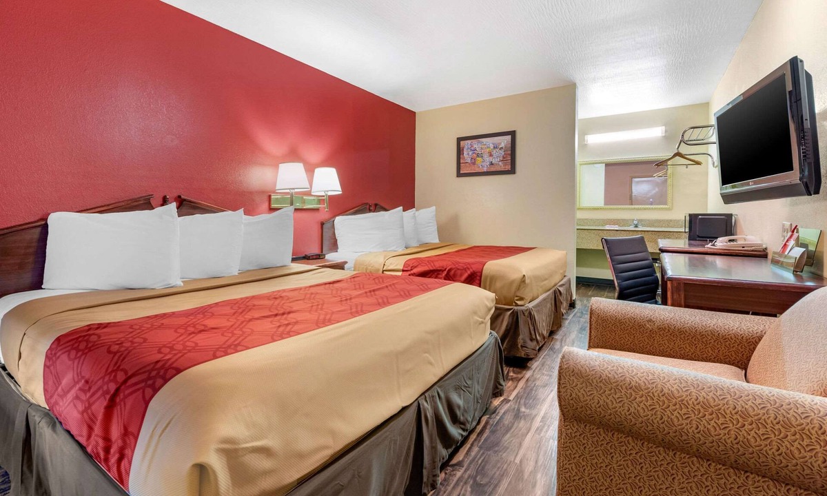 Jeffersonville Hotel | Rodeway Inn