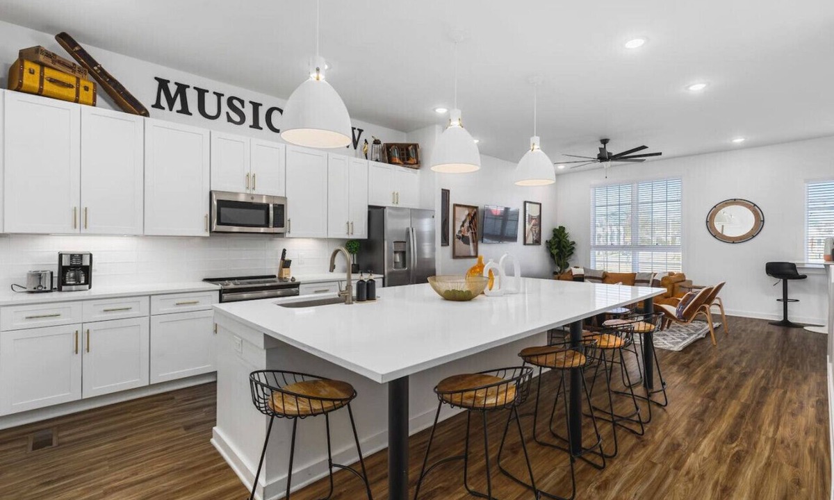 Cleveland Park House | Rooftop Deck, Patio & Garage - Walk to Restaurants